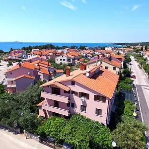 apartments-mira-1293.in-istria.net/